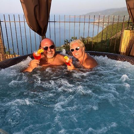B&B Roomantic & Piscina Idromassaggio Чефалу Экстерьер фото