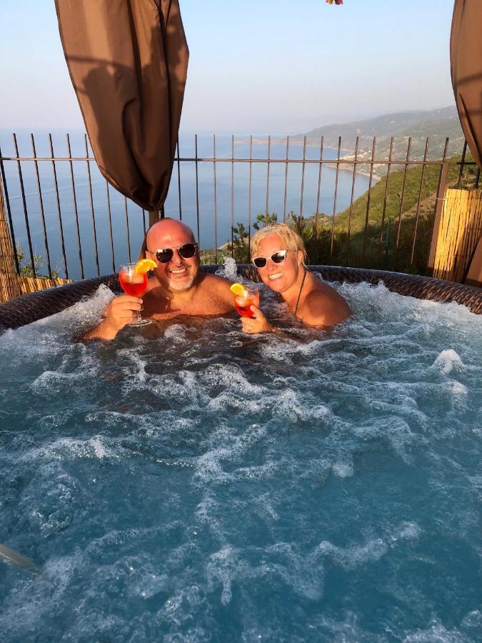 B&B Roomantic & Piscina Idromassaggio Чефалу Экстерьер фото