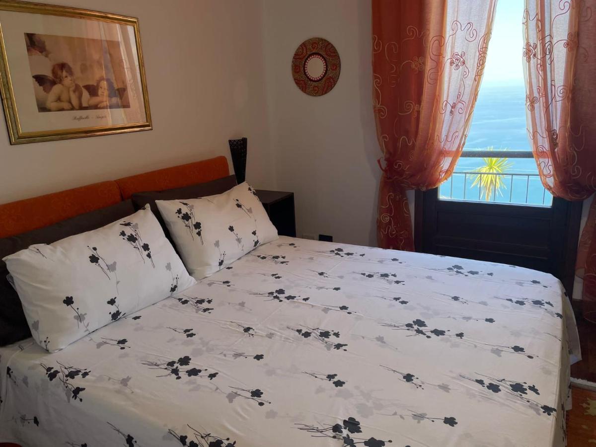 B&B Roomantic & Piscina Idromassaggio Чефалу Экстерьер фото